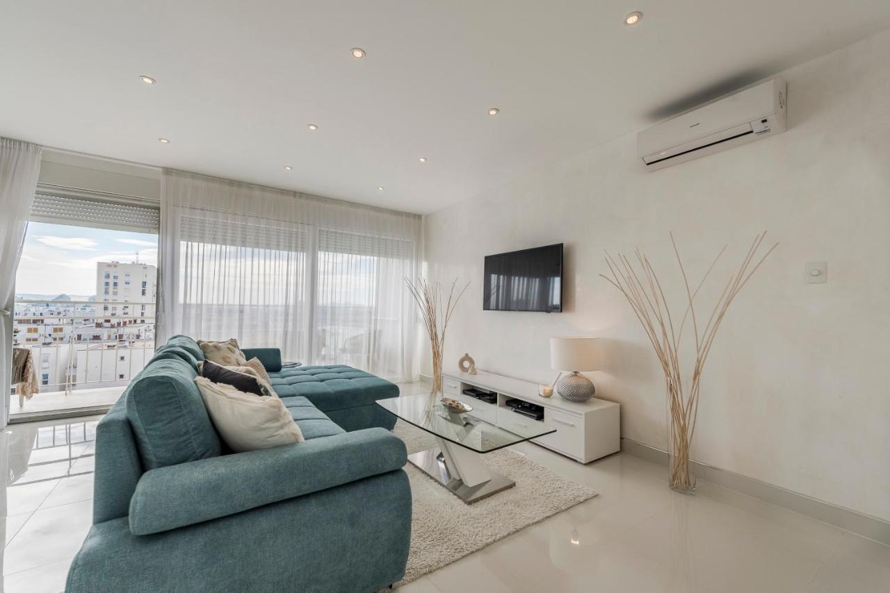 Urban Luxury Apartment